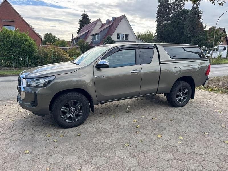 Braun Gebraucht 2022 Toyota HiLux Abholung | 32.990 € (Guter Preis) - Bild 1/4