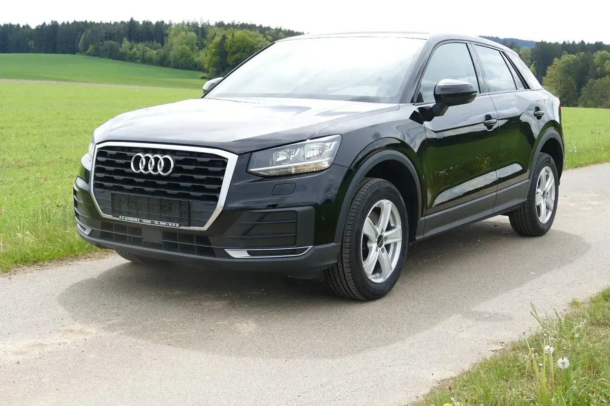 Gebraucht Audi Q2 Basis 115 PS (84 kW) 2018 Schwarz SUV