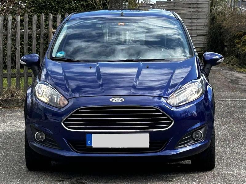 Gebraucht Ford Fiesta Trend 101 PS (74 kW) 2014 Blau Kleinwagen