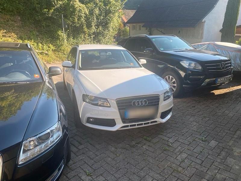Weiß Gebraucht 2011 Audi A4 Kombi | 7.000 € (Etwas zu teuer) - Bild 1/3