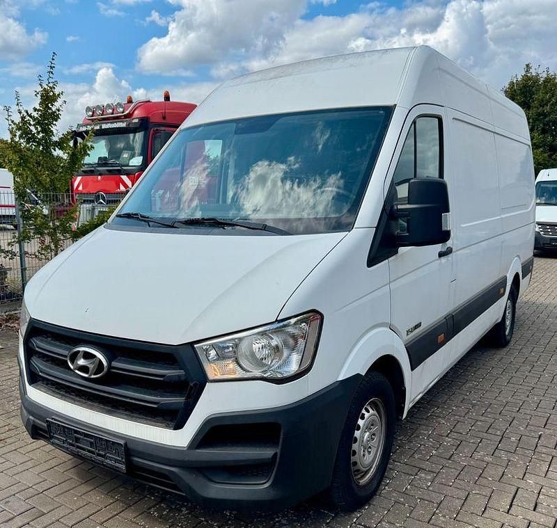 Weiß Gebraucht 2017 Hyundai H 350 Eco Van | 9.290 € (Teuer) - Bild 1/4