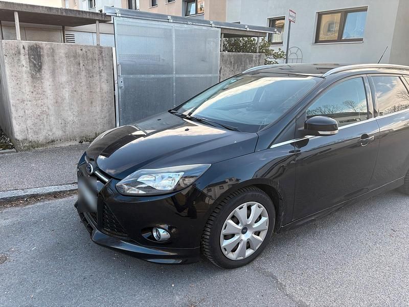 Second-hand Ford Focus 143 CP (105 kW) 2013 Negru Break