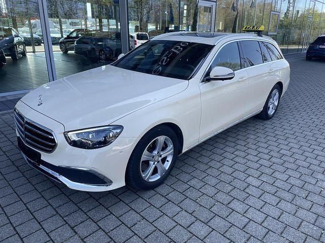 Gelb Gebraucht 2023 Mercedes E220 Avantgarde Kombi | 45.699 € - Bild 1/1