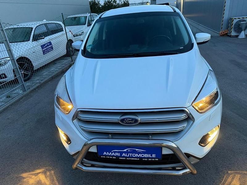 Gebraucht Ford Kuga Trend 120 PS (88 kW) 2019 Weiß SUV