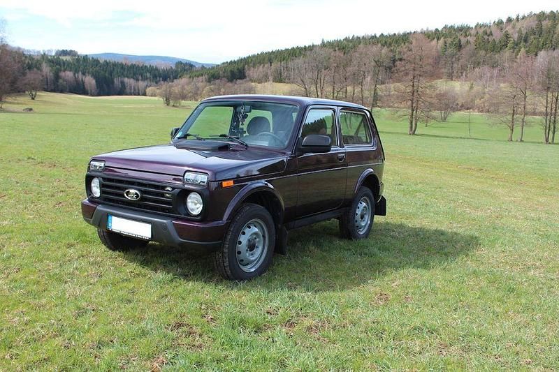 Usata Lada Urban 83 CV (61 kW) 2019 Viola SUV