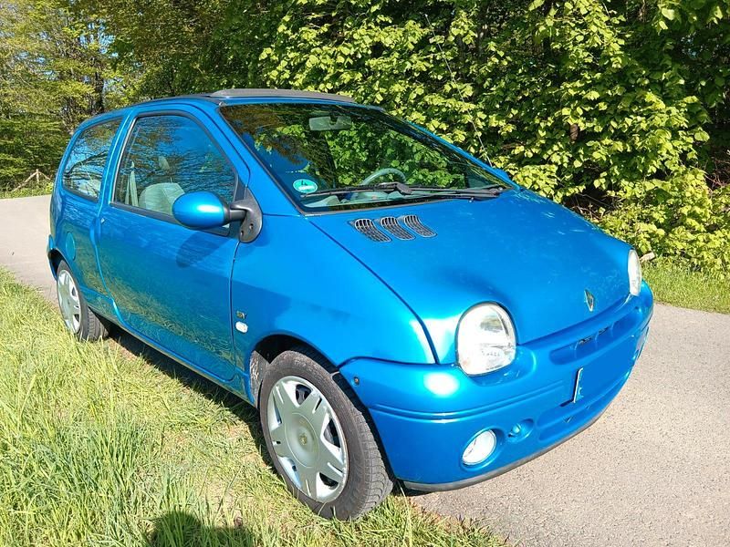 Second-hand Renault Twingo 75 CP (55 kW) 2004 Albastru Hatchback