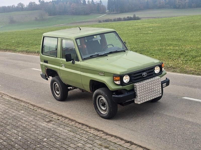 Grün Gebraucht 2006 Toyota Land Cruiser SUV | 14.999 € - Bild 1/4