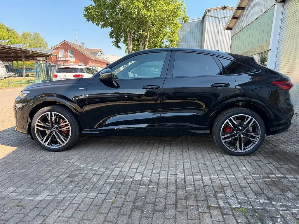 Neu Audi Q5 Sportback Sport 204 PS (150 kW) 2026 Schwarz SUV