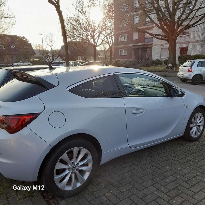 Gebraucht Opel Astra GTC 131 PS (96 kW) 2012 Limousine