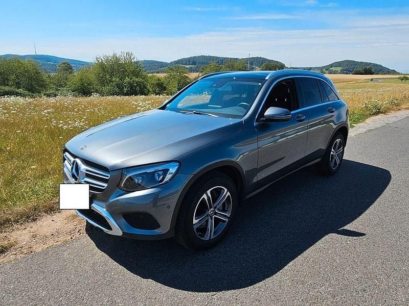 Grau Gebraucht 2018 Mercedes GLC250 SUV | 29.500 € (Guter Preis) - Bild 1/4