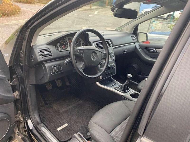 Gebraucht Mercedes B180 116 PS (85 kW) 2010 Schwarz Van / Kleinbus