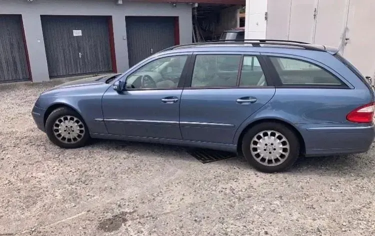 Gebraucht Mercedes E220 150 PS (110 kW) 2004 Blau Kombi