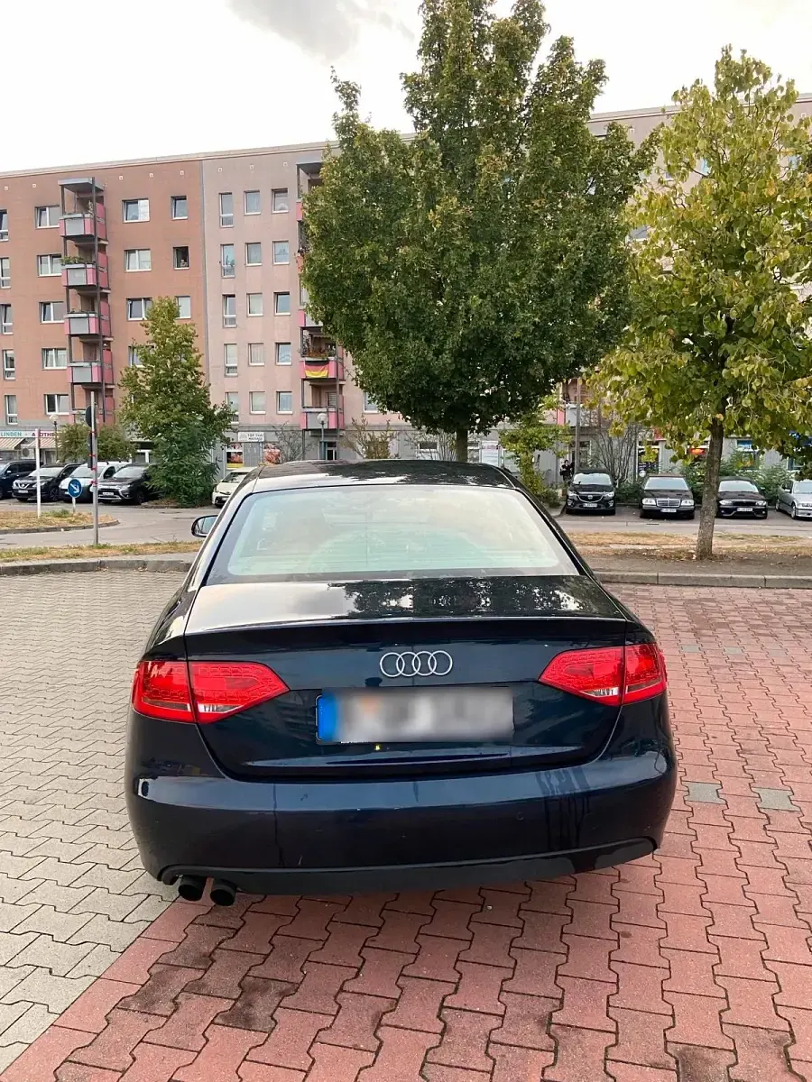 Gebraucht Audi A4 179 PS (131 kW) 2010 Blau Limousine