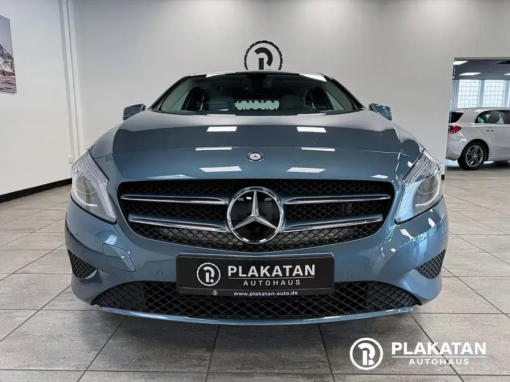 Gebraucht Mercedes A180 Style 122 PS (89 kW) 2013 Blau Limousine