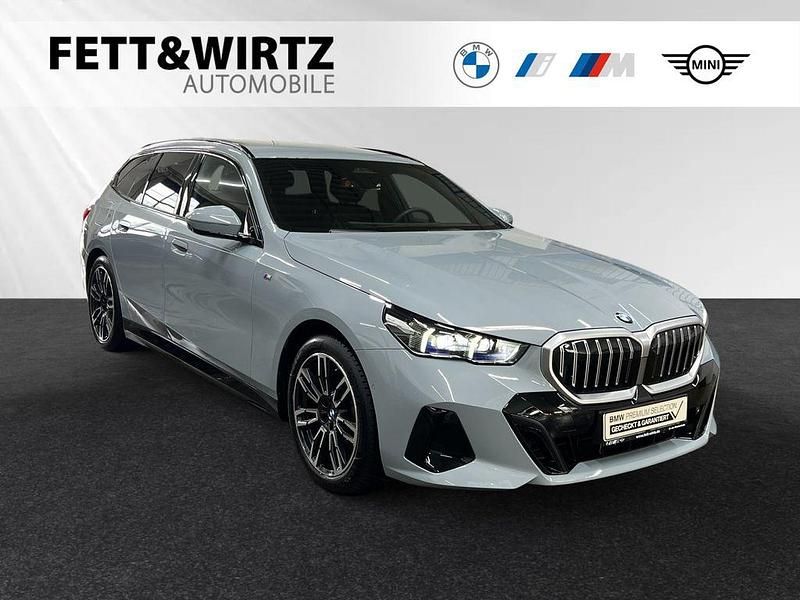Brooklyn grau metallic Gebraucht 2025 BMW 520 M Sport Kombi | 53.350 € (Guter Preis) - Bild 1/3