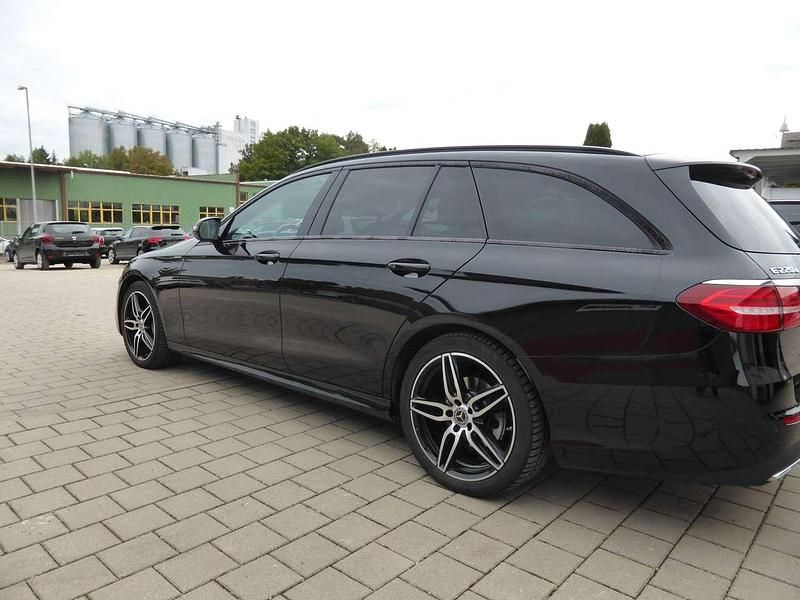 Gebraucht Mercedes E220 194 PS (142 kW) 2017 Schwarz  unilack Kombi