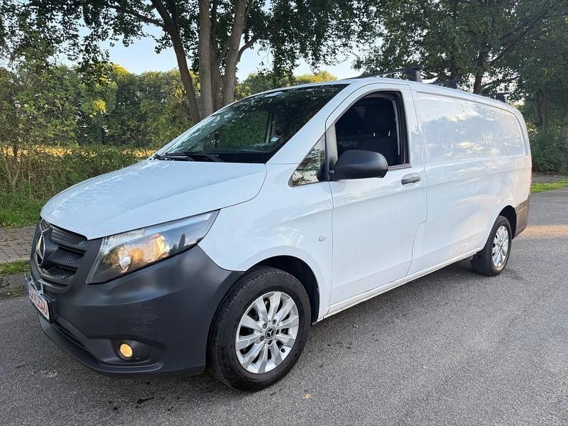 Weiß Gebraucht 2017 Mercedes Vito Van / Kleinbus | 10.999 € (Guter Preis) - Bild 1/4