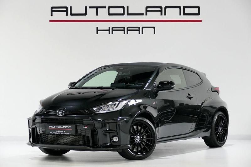 Precious black Gebraucht 2023 Toyota Yaris Kleinwagen | 31.950 € (Fairer Preis) - Bild 1/4