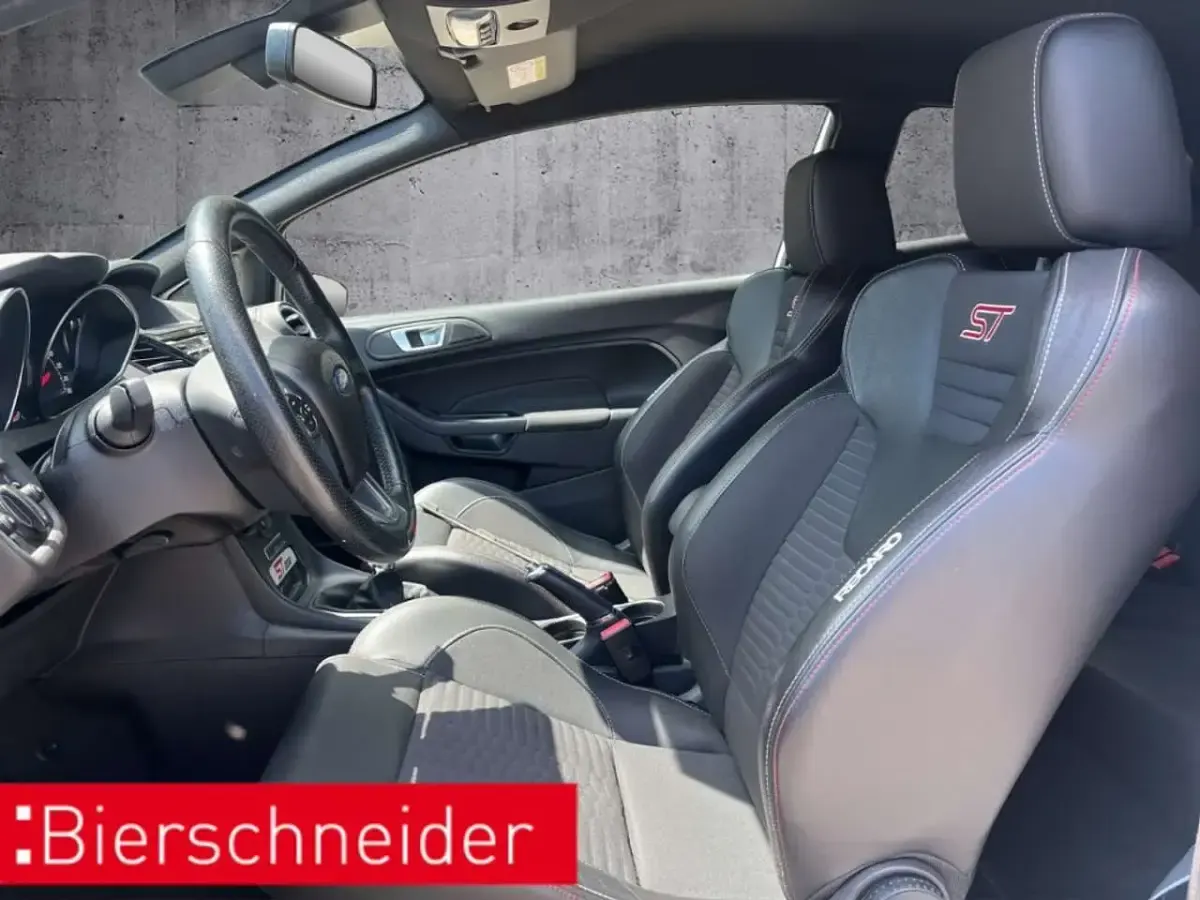 Gebraucht Ford Fiesta ST200 200 PS (147 kW) 2017 Weiss Kleinwagen