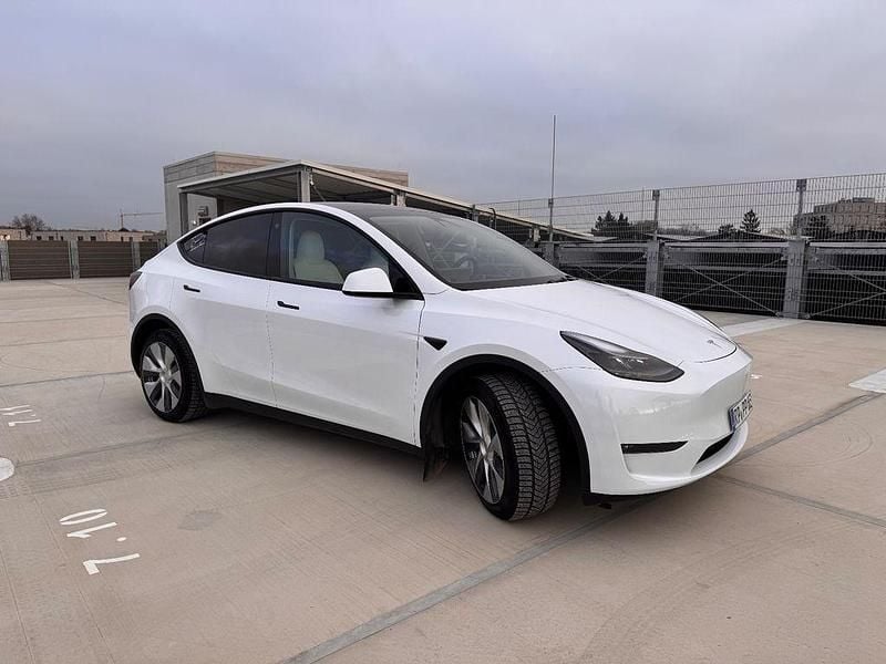 Weiß Gebraucht 2022 Tesla Model Y SUV | 30.990 € (Guter Preis) - Bild 1/4