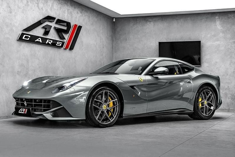 Grau Gebraucht 2015 Ferrari F12 | 249.900 € (Guter Preis) - Bild 1/4