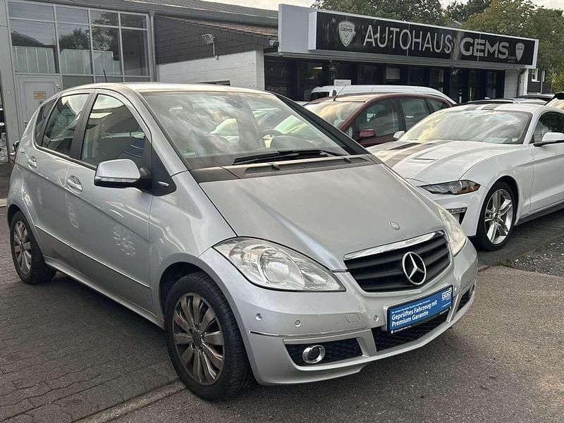 Polarsilber metalliclack Gebraucht 2009 Mercedes A180 Edition Limousine | 3.490 € (Fairer Preis) - Bild 1/4