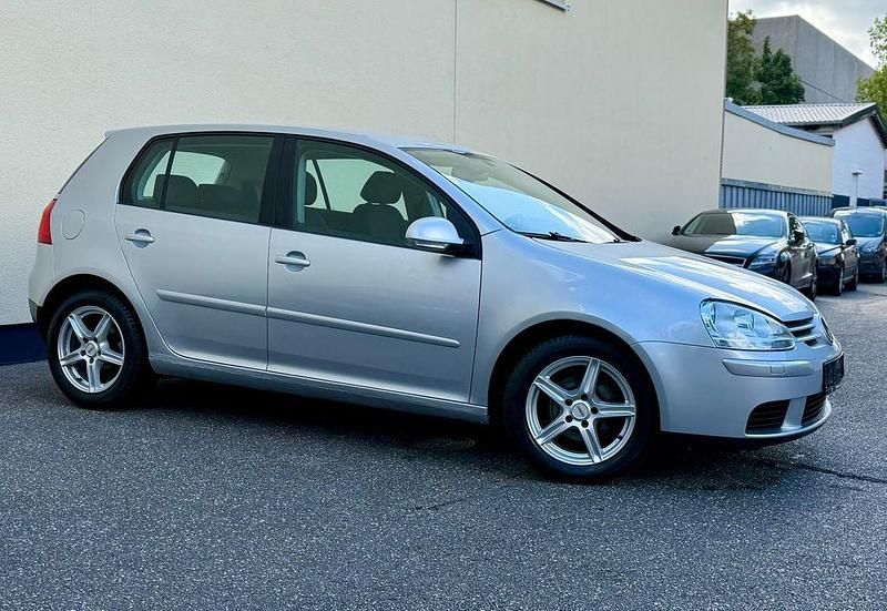 Silber Gebraucht 2005 VW Golf V Comfortline Limousine | 4.490 € (Teuer) - Bild 1/4