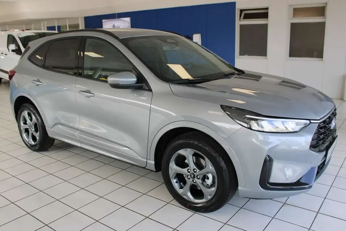 Neu Ford Kuga ST-Line 186 PS (136 kW) 2026 Solarsilber SUV