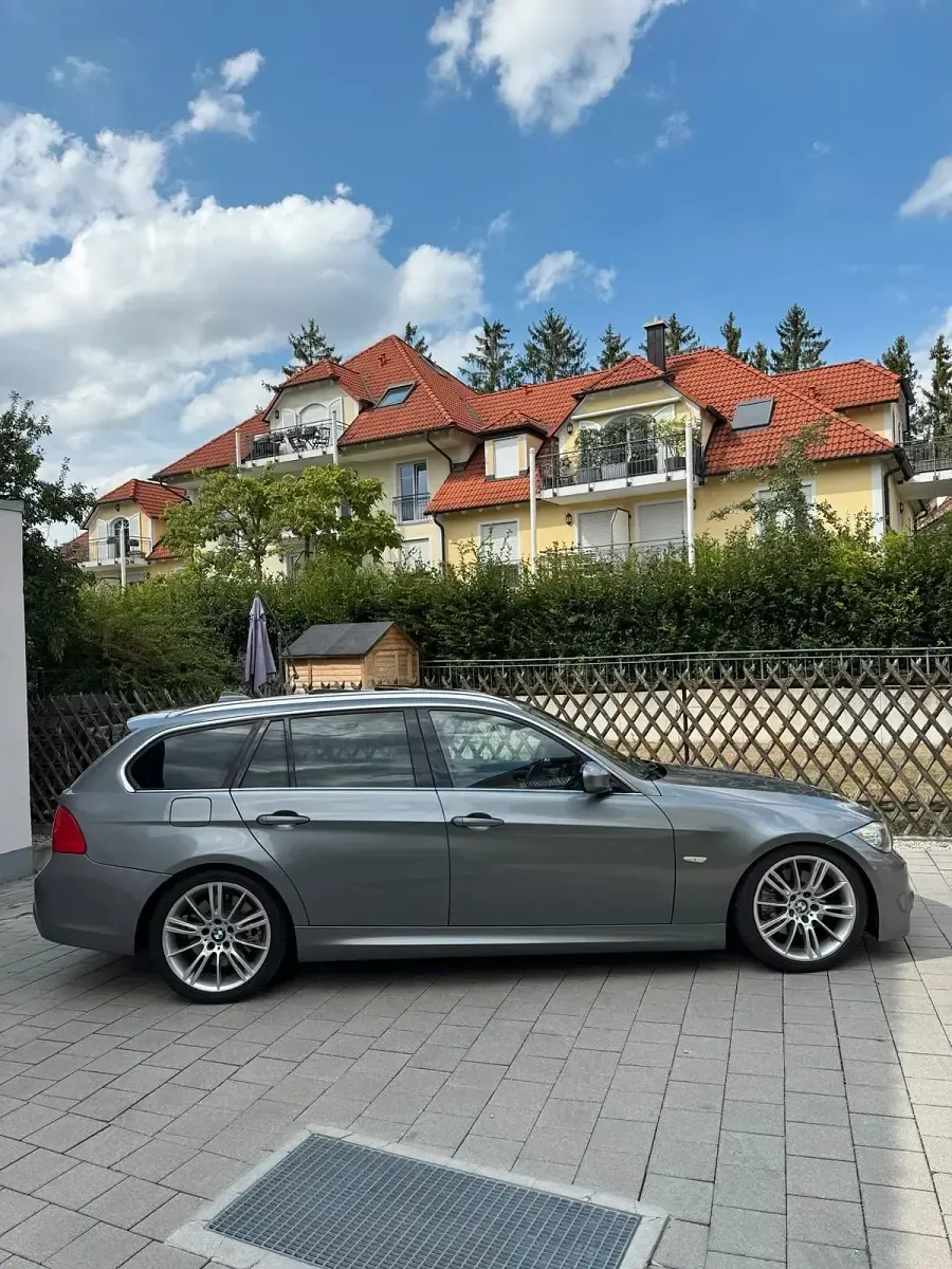 Gebraucht BMW 325 M Sport 204 PS (150 kW) 2011 Grau Kombi