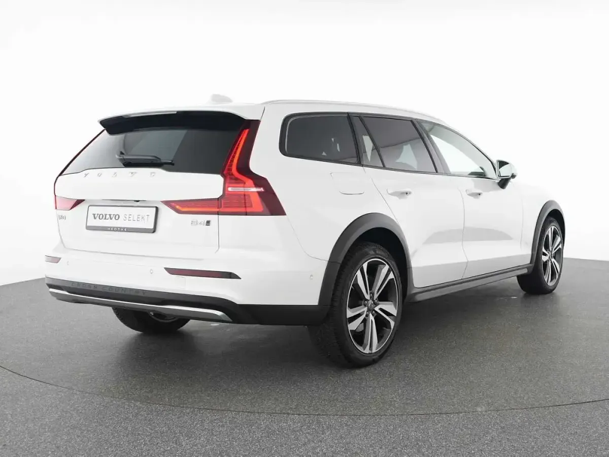 Gebraucht Volvo V60 CC 145 PS (106 kW) 2024 Kombi