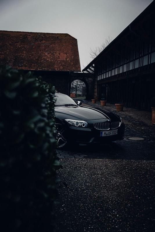 Schwarz Gebraucht 2010 BMW Z4 M Performance Cabrio | 34.000 € - Bild 1/4