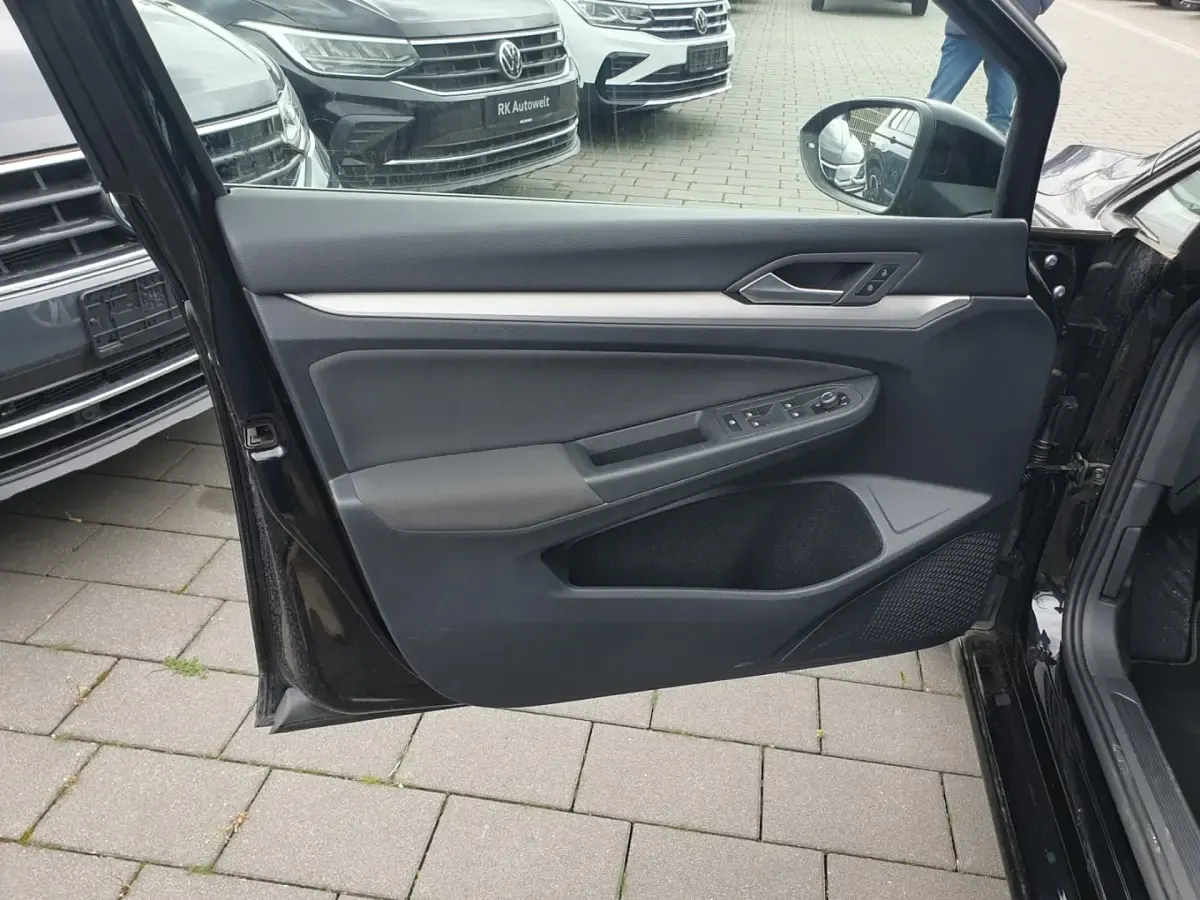 Gebraucht VW Golf VIII Life 116 PS (85 kW) 2021 Schwarz Kombi