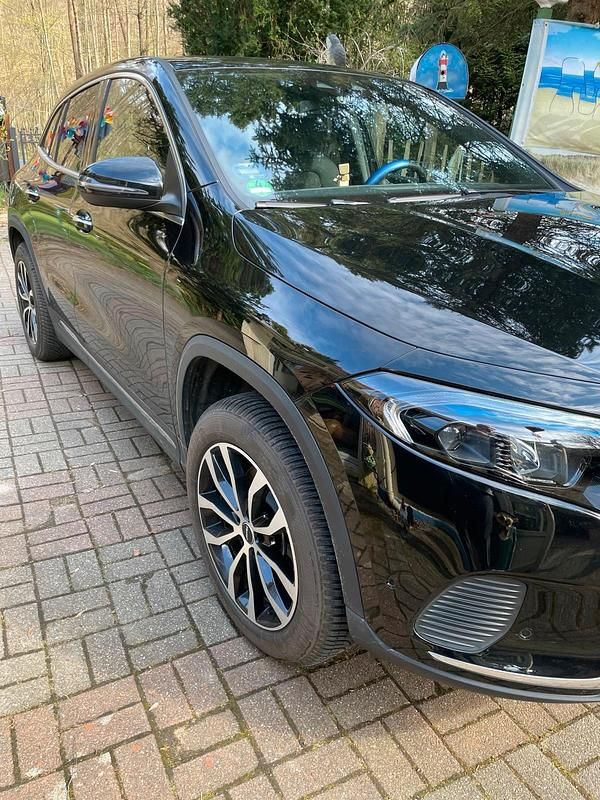 Gebraucht Mercedes EQA250+ 139 kW (190 PS) 2023 Schwarz SUV