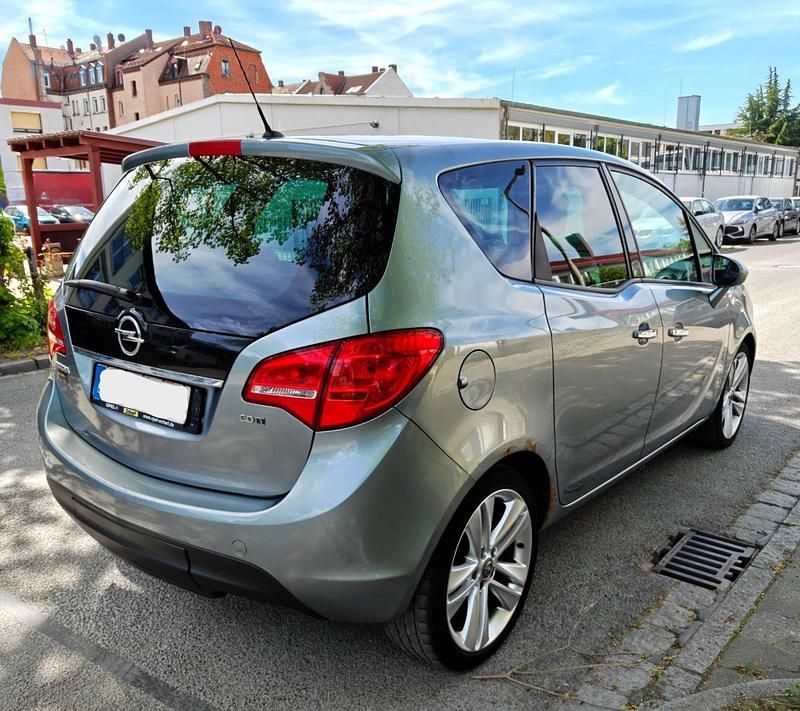 Gebraucht Opel Meriva Innovation 101 PS (74 kW) 2010 Silber Van / Kleinbus