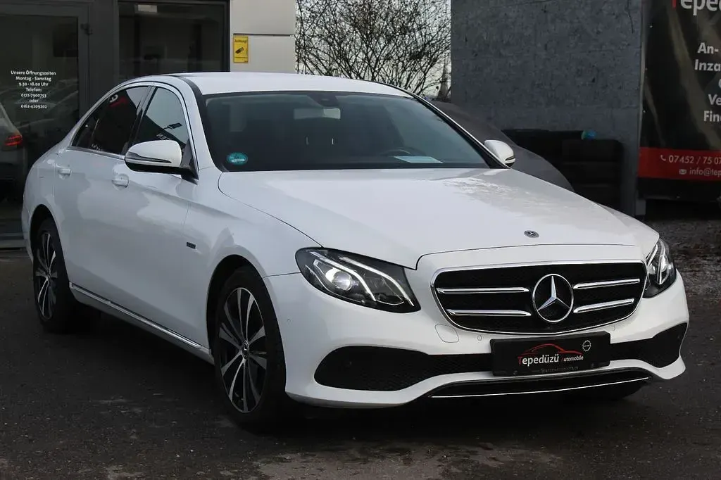 Gebraucht Mercedes E300 194 PS (142 kW) 2019 Weiß Limousine