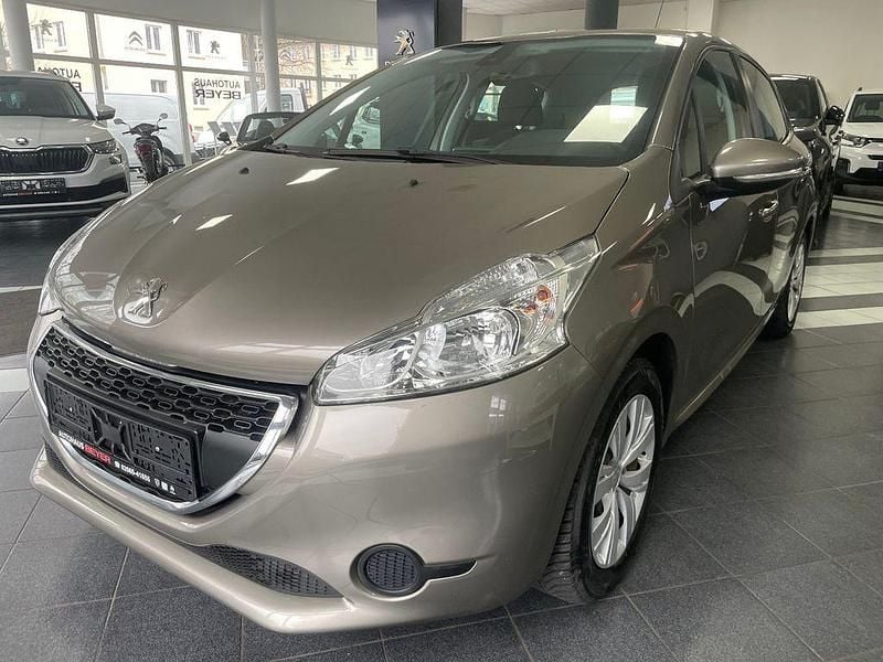 Grau Gebraucht 2013 Peugeot 208 Style Kleinwagen | 3.490 € (Guter Preis) - Bild 1/4