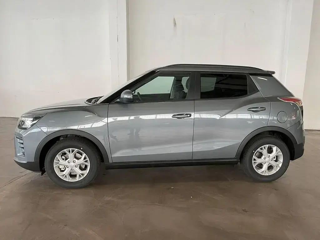 Neu SsangYong Tivoli Quartz 163 PS (119 kW) 2026 Grau SUV