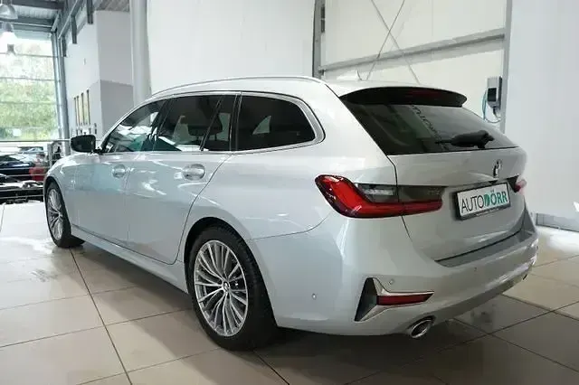 Gebraucht BMW 320 Luxury Line 190 PS (139 kW) 2020 Glaciersilber metallic Kombi