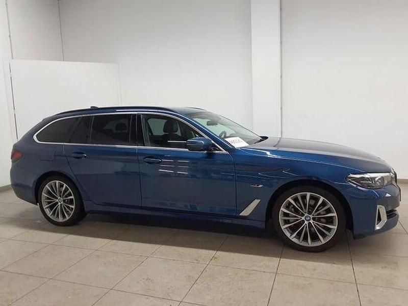 Gebraucht BMW 530e Luxury Line 184 PS (135 kW) 2022 Phytonicblau metallic Kombi