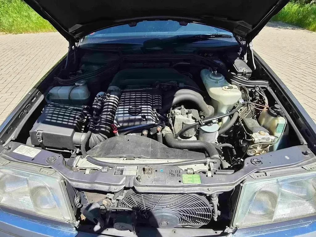 Brugt Mercedes E250 113 HK (83 kW) 1994 Grå Sedan