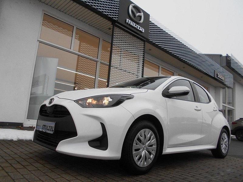Lunar white Gebraucht 2023 Mazda 2 Kleinwagen | 18.670 € (Guter Preis) - Bild 1/4