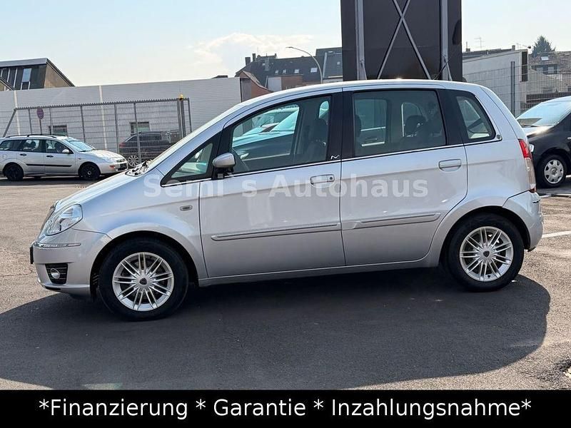 Gebraucht Lancia Musa 90 PS (66 kW) 2008 Silber Van / Kleinbus