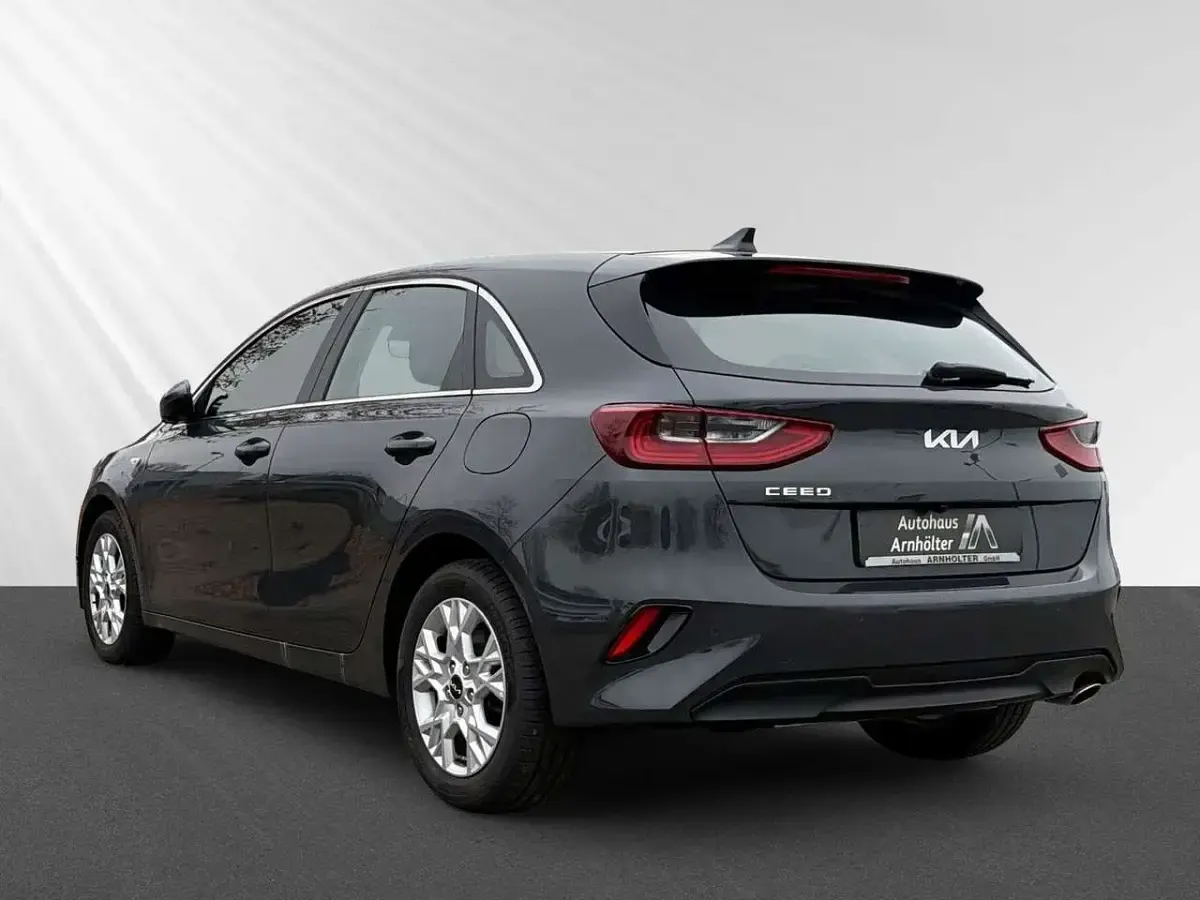 Gebraucht Kia Ceed Vision 160 PS (117 kW) 2022 (h8g) pentametal met. Kleinwagen
