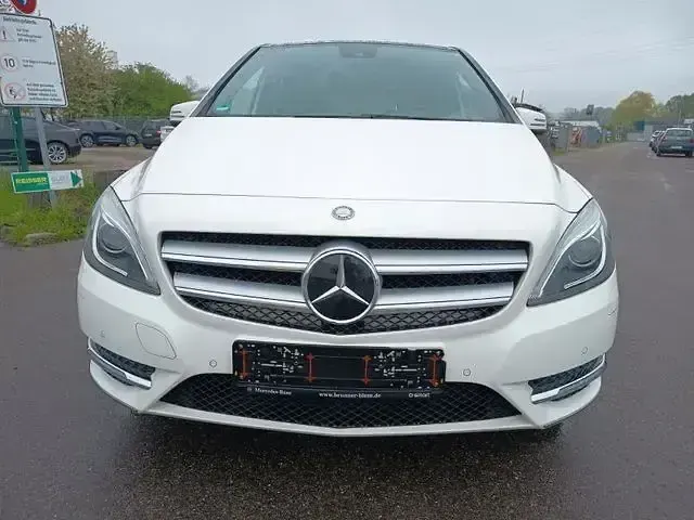 Gebraucht Mercedes B220 Sport 184 PS (135 kW) 2014 Weiß Van / Kleinbus