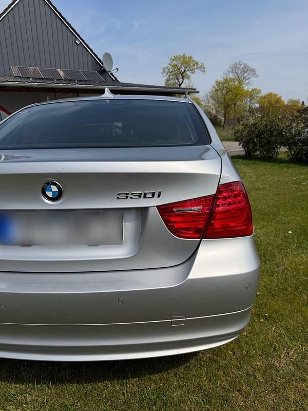 Second-hand BMW 330 Performance 272 CP (200 kW) 2010 Argintiu Berlinǎ