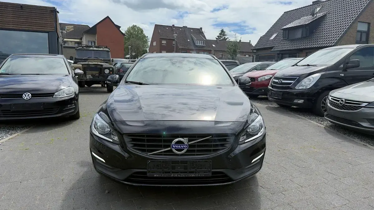Gebraucht Volvo V60 Kinetic 120 PS (88 kW) 2015 Schwarz Kombi