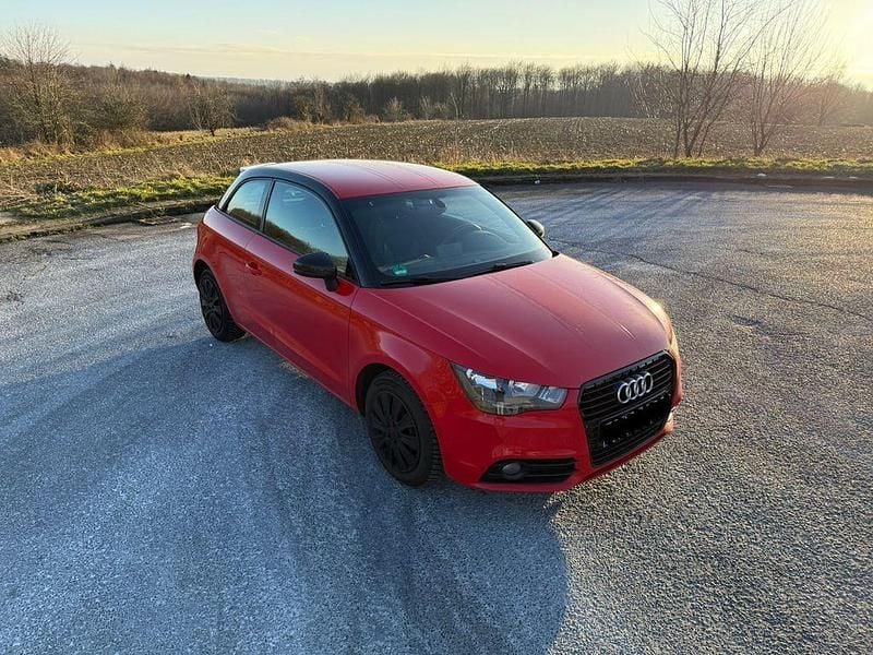 Gebraucht Audi A1 Ambition 122 PS (89 kW) 2014 Rot Kleinwagen