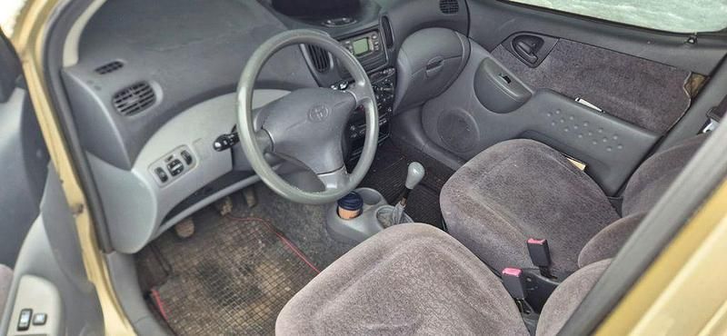 Gebraucht Toyota Yaris Verso Luna 86 PS (63 kW) 2001 Gold Van / Kleinbus