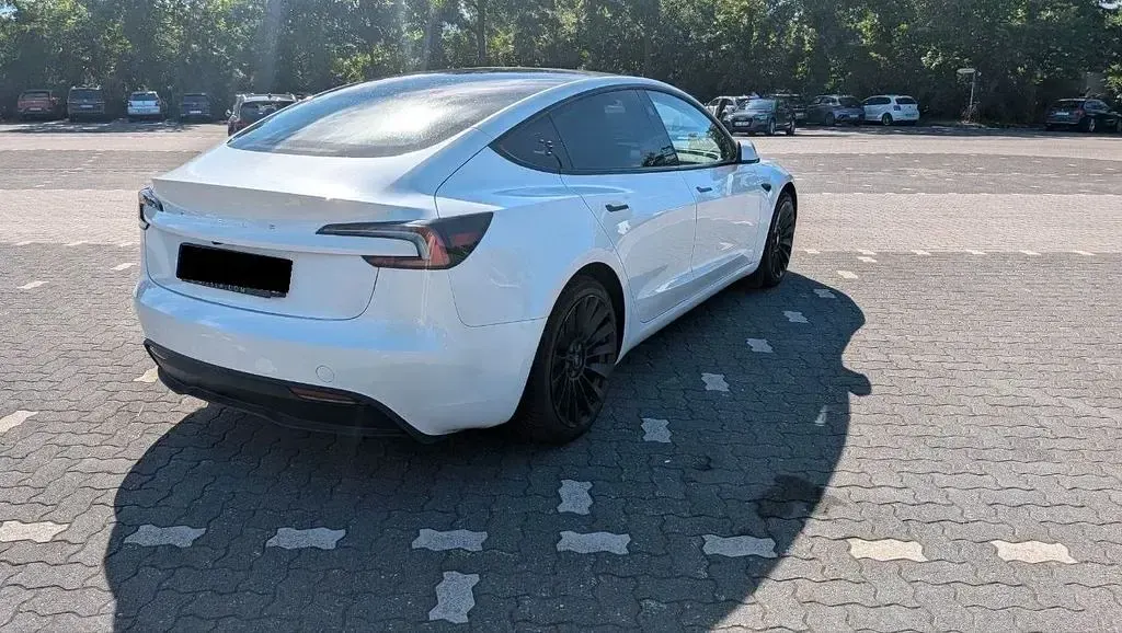 Gebraucht Tesla Model 3 RWD 208 kW (283 PS) 2024 Weiß Limousine