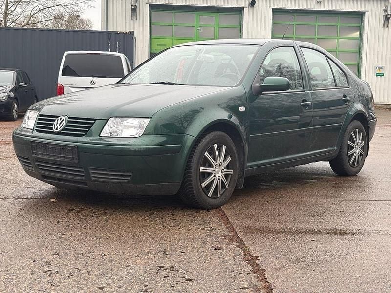 Grün Gebraucht 2000 VW Bora Limousine | 990 € (Guter Preis) - Bild 1/4